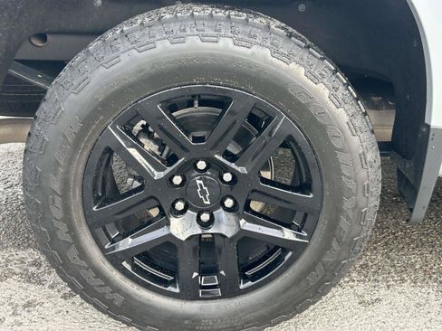 Used 2025 Chevrolet Silverado 1500 Custom w/ Turbomax Blackout Package RWD image 9