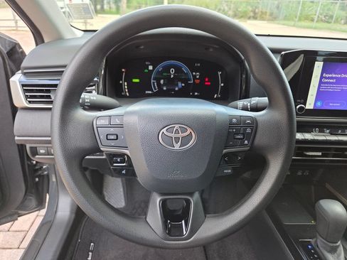 Used 2026 Toyota Camry LE FWD image 28