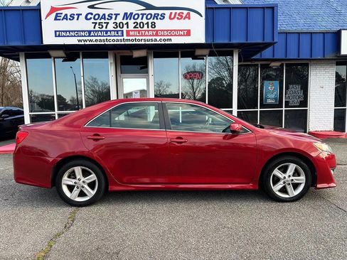 Used 2014 Toyota Camry SE w/ Fleet Convenience Package image 2