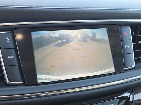 Used 2018 Buick Enclave Essence image 27
