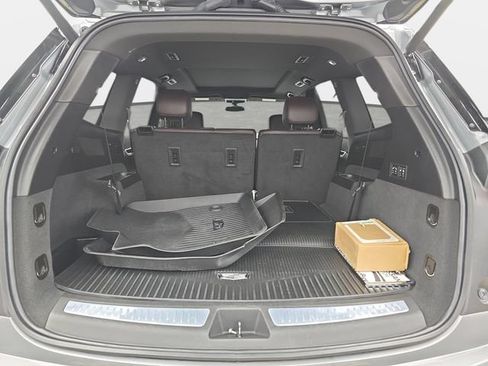 Used 2023 Cadillac XT6 Premium Luxury w/ LPO, Floor Liner Package FWD image 30