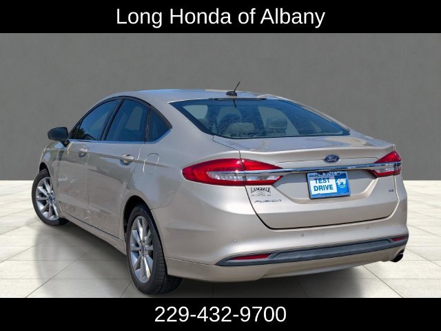 Used 2017 Ford Fusion SE w/ Fusion SE Technology Package FWD image 8