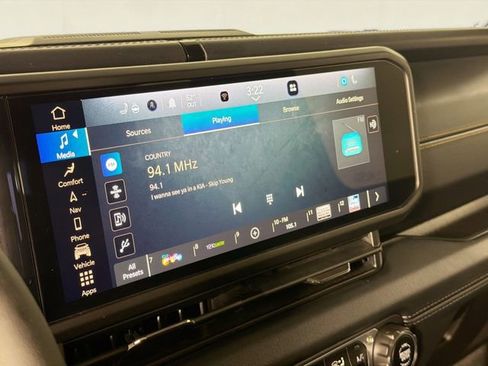 Used 2024 Jeep Wrangler Unlimited Sahara w/ Technology Group AWD/4WD image 15