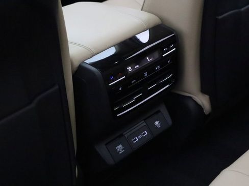 Used 2023 Acura MDX SH-AWD w/ Advance Package image 11