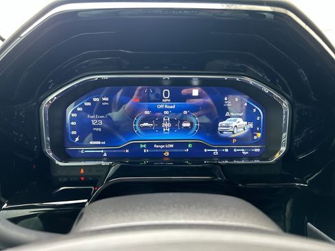 Used 2022 Chevrolet Silverado 1500 ZR2 w/ Technology Package image 24