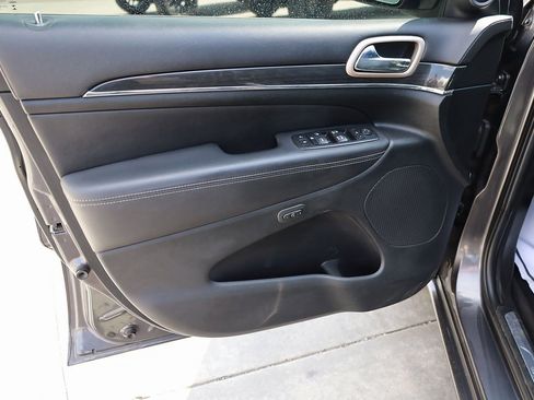 Used 2014 Jeep Grand Cherokee Overland w/ Advanced Technology Group image 10