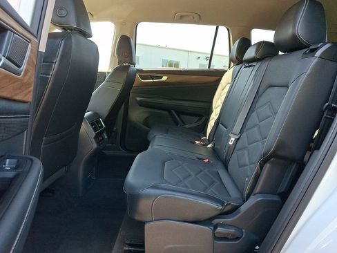Used 2025 Volkswagen Atlas SE AWD/4WD image 11