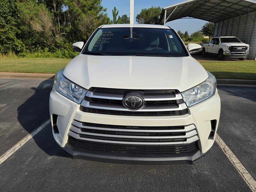 Used 2018 Toyota Highlander LE FWD image 2