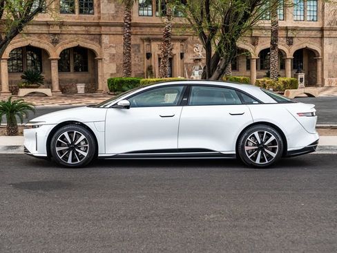 Used 2023 Lucid Air Touring image 8
