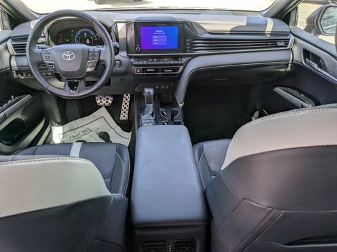 Used 2025 Toyota Camry SE FWD image 15