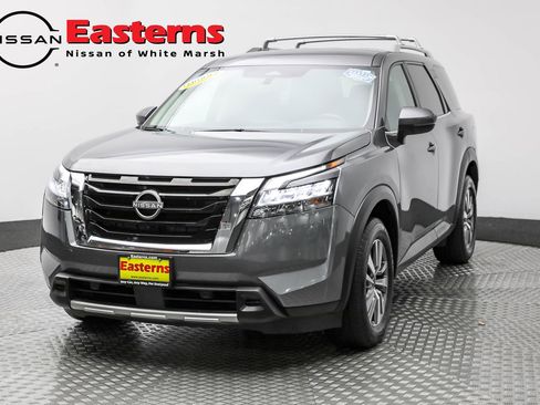 Used 2023 Nissan Pathfinder SL AWD/4WD image 1