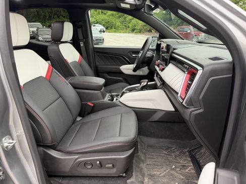 Used 2024 GMC Canyon AT4X AWD/4WD image 10