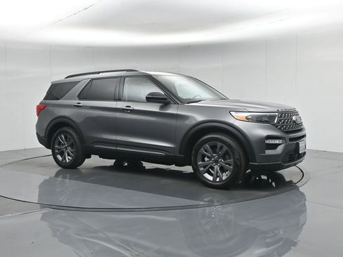 Used 2023 Ford Explorer XLT w/ Equipment Group 202A image 7