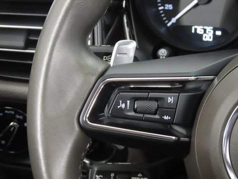 Certified 2024 Porsche Macan AWD/4WD image 19