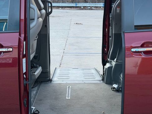 Used 2015 Toyota Sienna XLE Premium image 15