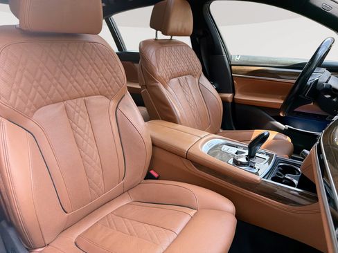 Used 2019 BMW 750i w/ Executive Package RWD image 28