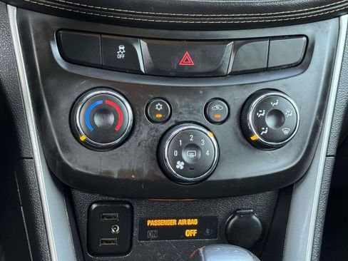 Used 2020 Chevrolet Trax LT w/ LT Convenience Package FWD image 6