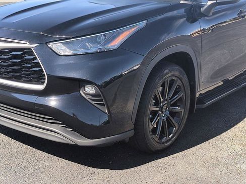 Used 2022 Toyota Highlander XLE AWD/4WD image 9
