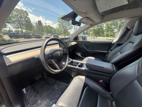 Used 2021 Tesla Model Y Long Range AWD/4WD image 28