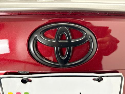 Used 2022 Toyota RAV4 XLE Premium image 4