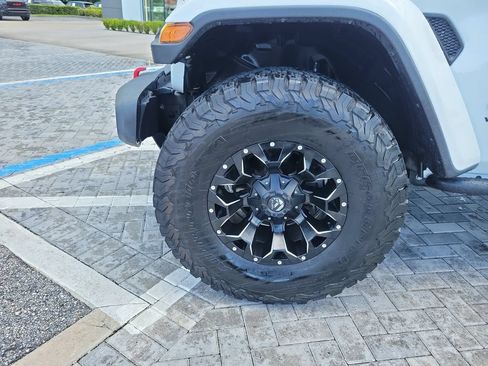 Used 2021 Jeep Wrangler Unlimited Rubicon AWD/4WD image 12