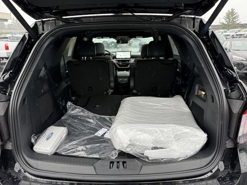 New 2026 Ford Explorer ST-Line w/ ST-Line Street Pack image 8