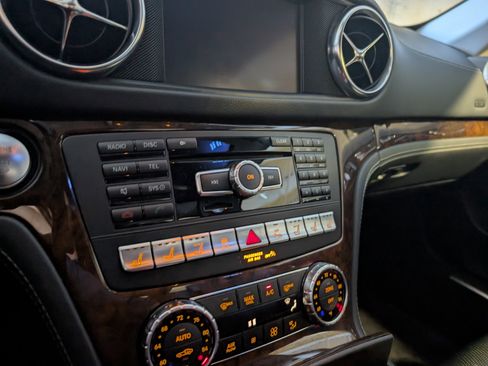 Used 2014 Mercedes-Benz SL 550 image 40