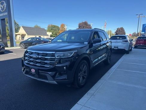 Used 2025 Ford Explorer Active w/ Active Comfort Package image 7