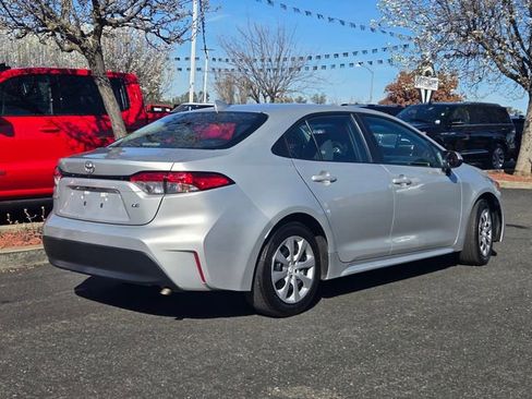 Used 2025 Toyota Corolla LE image 4