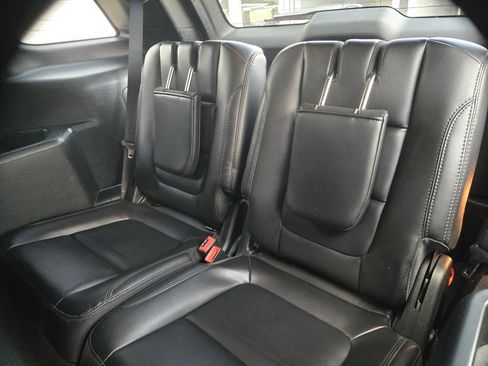 Used 2019 Ford Explorer XLT w/ Equipment Group 202A FWD image 15