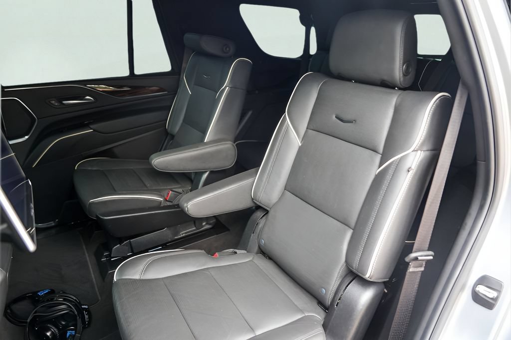 Used 2024 Cadillac Escalade Premium Luxury AWD/4WD image 28