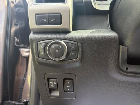Used 2018 Ford F150 Lariat w/ Equipment Group 502A Luxury AWD/4WD image 12