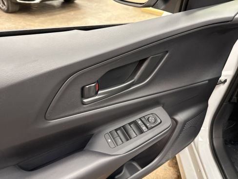 Used 2025 Toyota Prius SE image 40