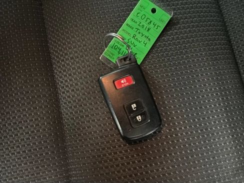 Used 2018 Toyota RAV4 XLE w/ Plus Extra Value Package FWD image 30