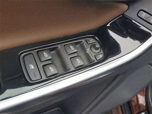 Used 2016 Volvo XC60 T5 Premier w/ Proximity Package image 17