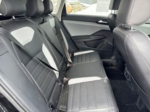 Used 2022 Volkswagen Taos SEL w/ Panoramic Sunroof Package image 13