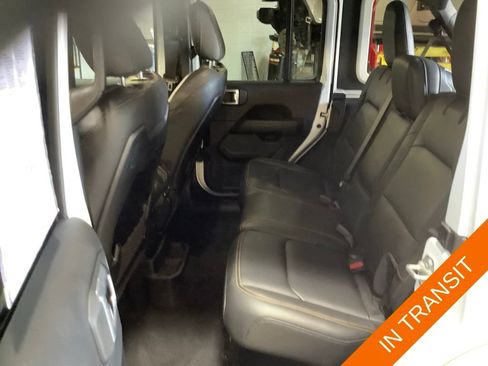 Used 2024 Jeep Wrangler Unlimited Sahara w/ Technology Group AWD/4WD image 17
