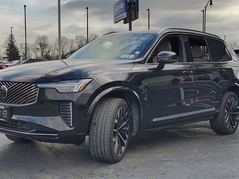 Certified 2025 Volvo XC90 B6 Plus image 6