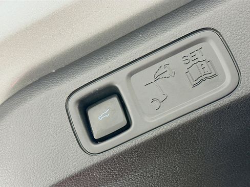 Used 2024 Ford Expedition Max XLT image 32