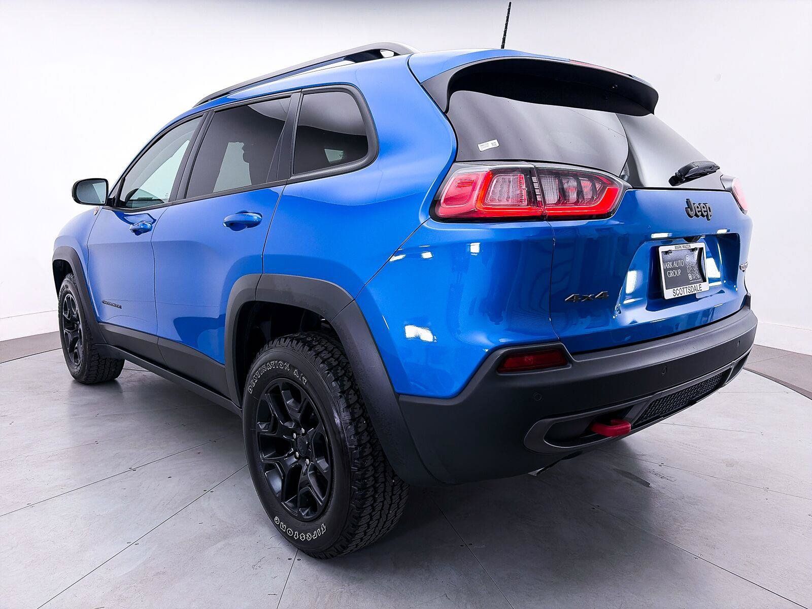 Used 2019 Jeep Cherokee Trailhawk w/ Cold Weather Group AWD/4WD image 13