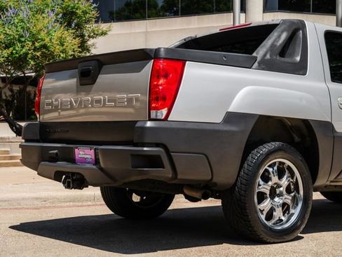 Used 2004 Chevrolet Avalanche 2WD image 36