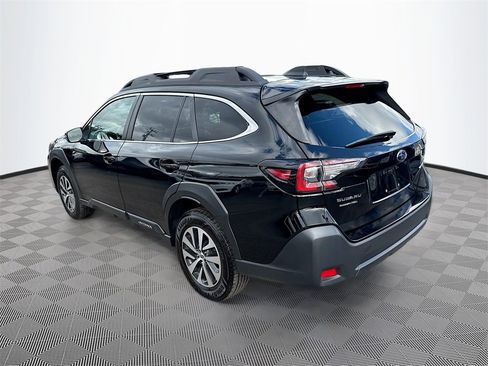 Used 2024 Subaru Outback Premium image 8
