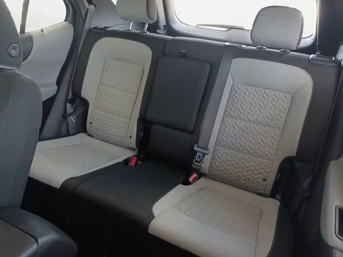 Used 2023 Chevrolet Equinox LS FWD image 9