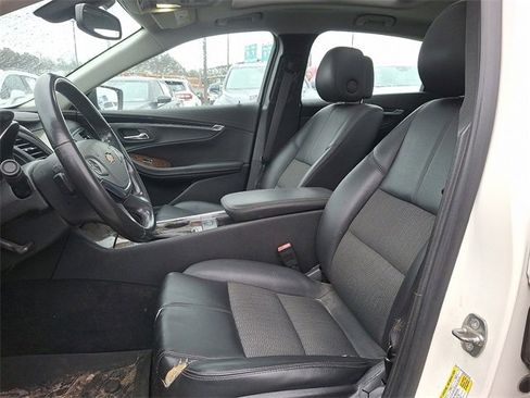 Used 2014 Chevrolet Impala LT w/ Convenience Package image 13