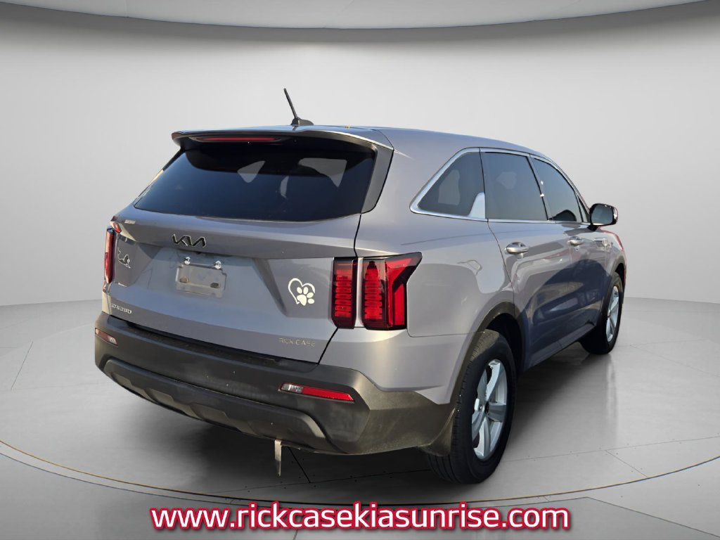 Used 2023 Kia Sorento LX FWD image 4