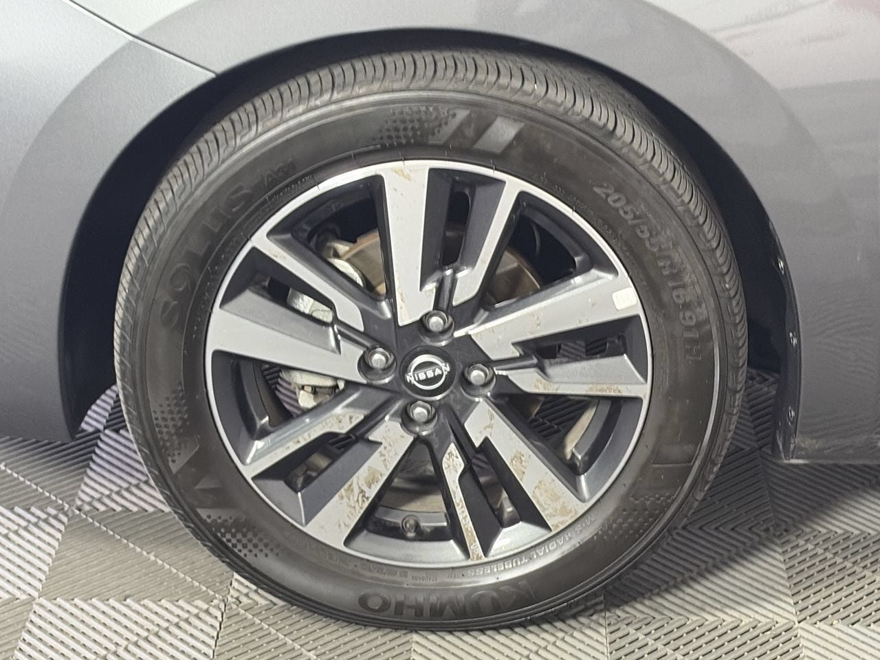 Used 2025 Nissan Versa SV FWD image 10