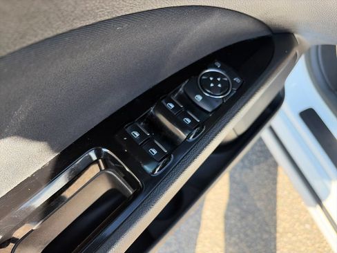 Used 2016 Ford Fusion SE FWD image 13