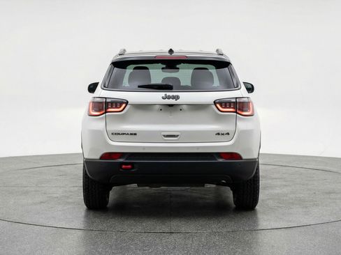 Used 2025 Jeep Compass Trailhawk AWD/4WD image 7
