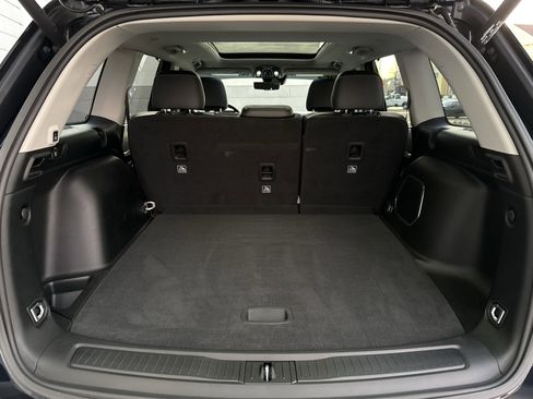 Used 2023 Jeep Grand Cherokee Limited w/ Luxury Tech Group II image 9