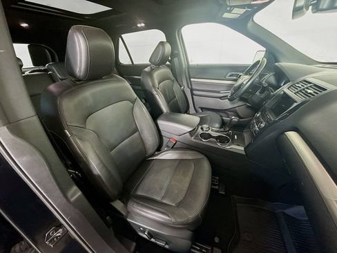 Used 2018 Ford Explorer XLT w/ Equipment Group 202A AWD/4WD image 36